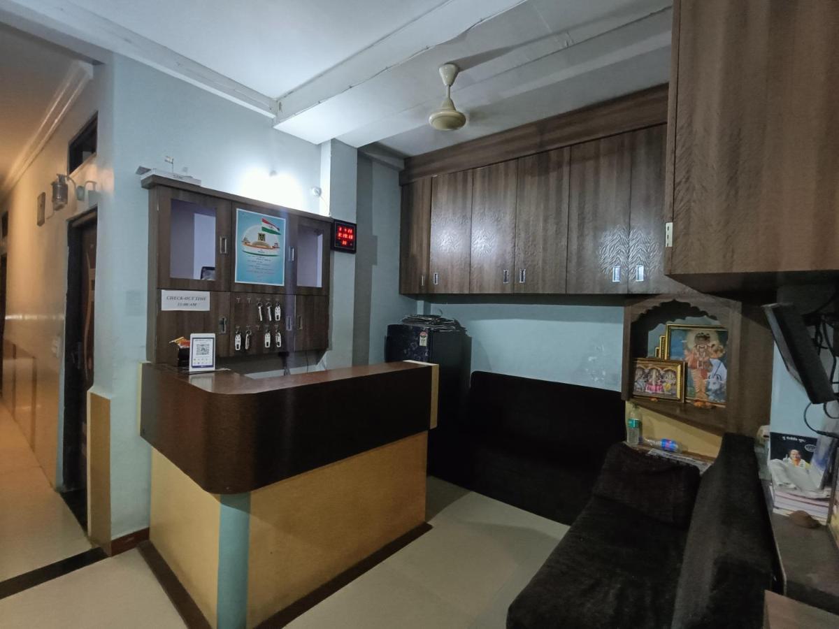 Hotel Chaitanya Maheshwar Exteriör bild